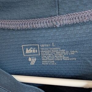 REI Men's Textured Blue Shirt
